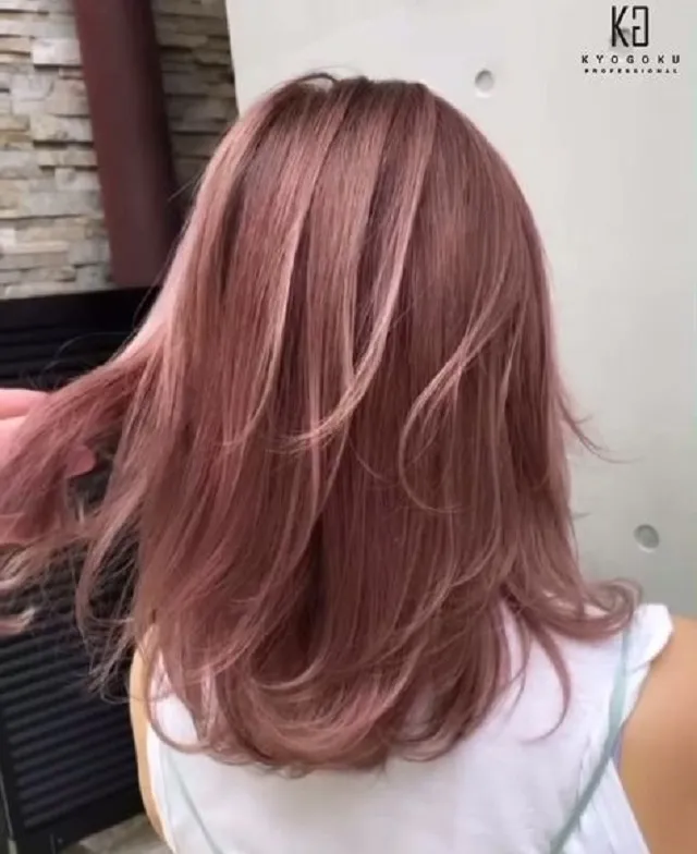 髪の毛 ピンクベージュ